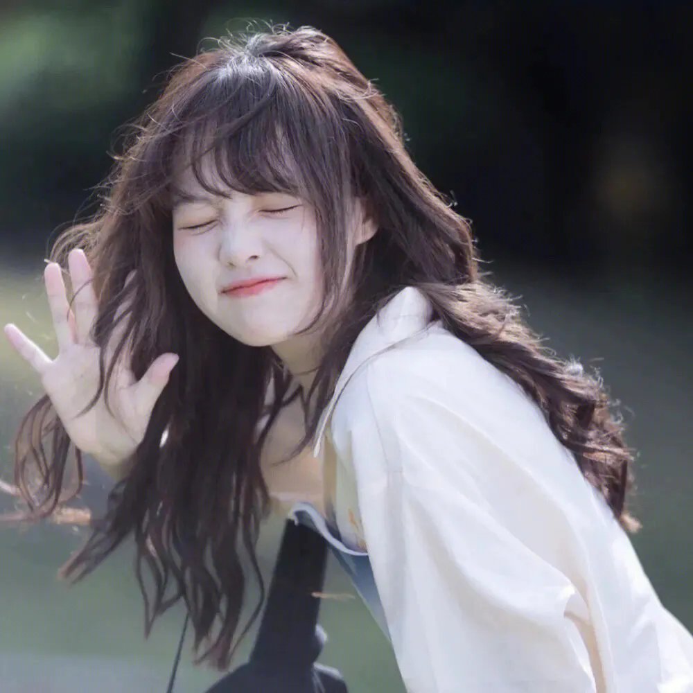 红衣小女孩
